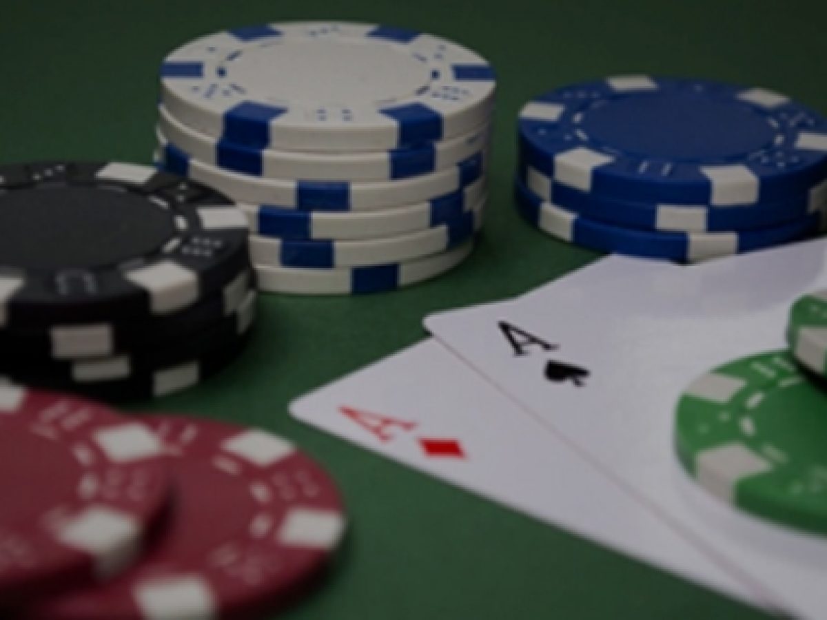 How to Play Tight, Disciplined Poker (Even When You're Bored)