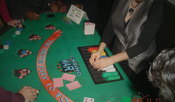 People playing casino war