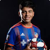 Frankie Amaya playing for FC Cincinnati