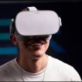 White VR headset 