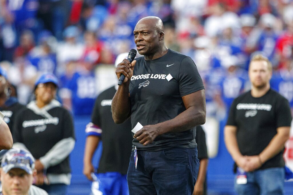 Buffalo Bills legend and NFL Hall of Fame member Bruce Smith addresses the crowd