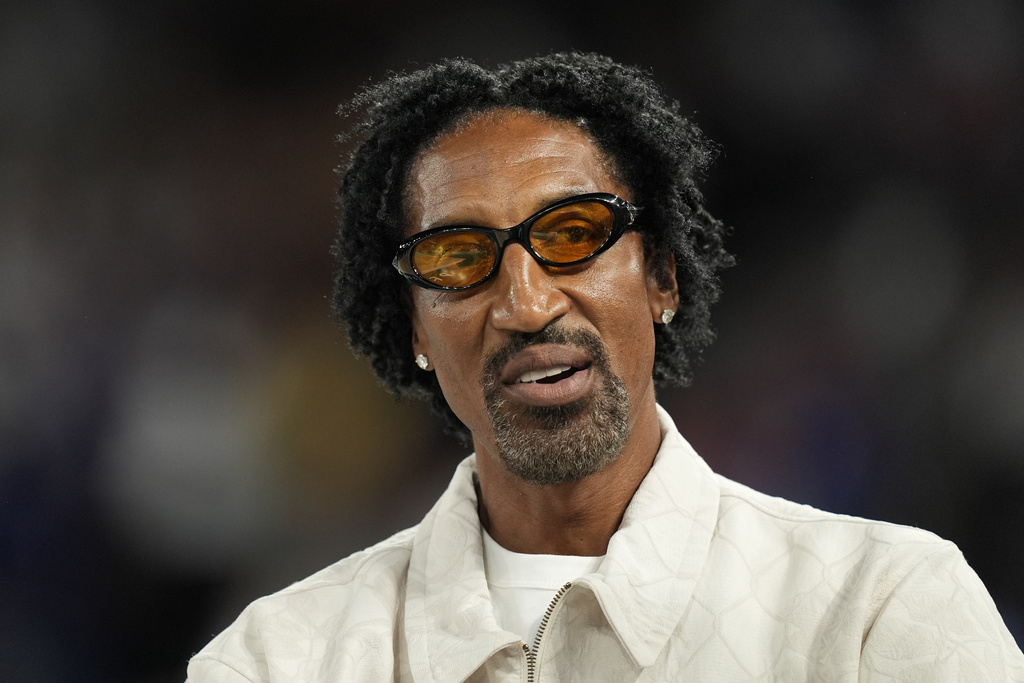 Scottie Pippen watches the game between France and United States