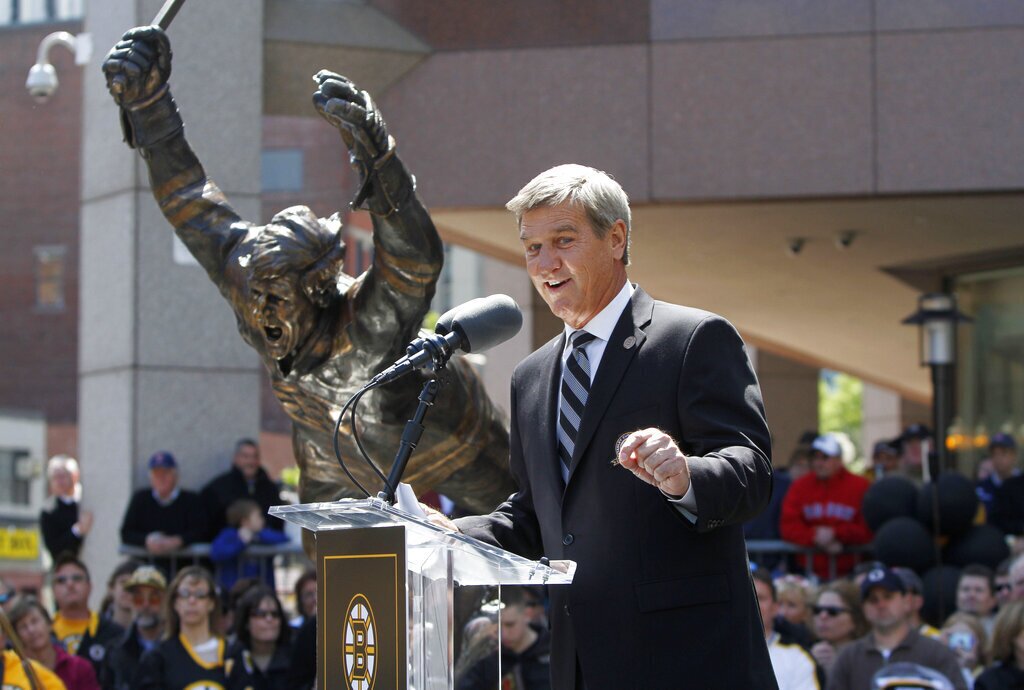 Boston Bruins hockey great Bobby Orr addresses a crowd