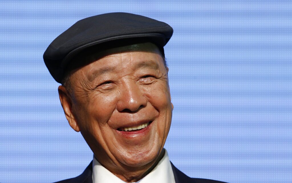 Hong Kong billionaire tycoon Lui Che-woo smiles after a speech